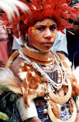 66 Young Tribal Woman at a Sing Sing 800