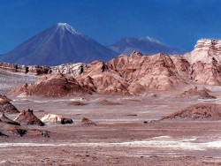 25 Volcanoes in the northern desert of Argentina 800